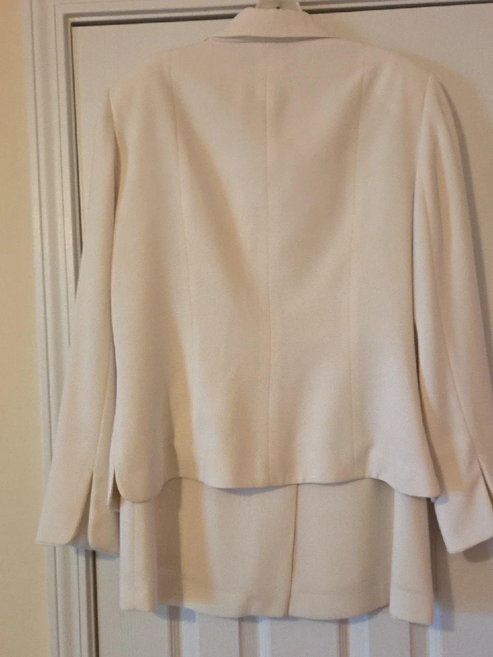 Kasper Classics Ladies Suit - Picture 2 of 7